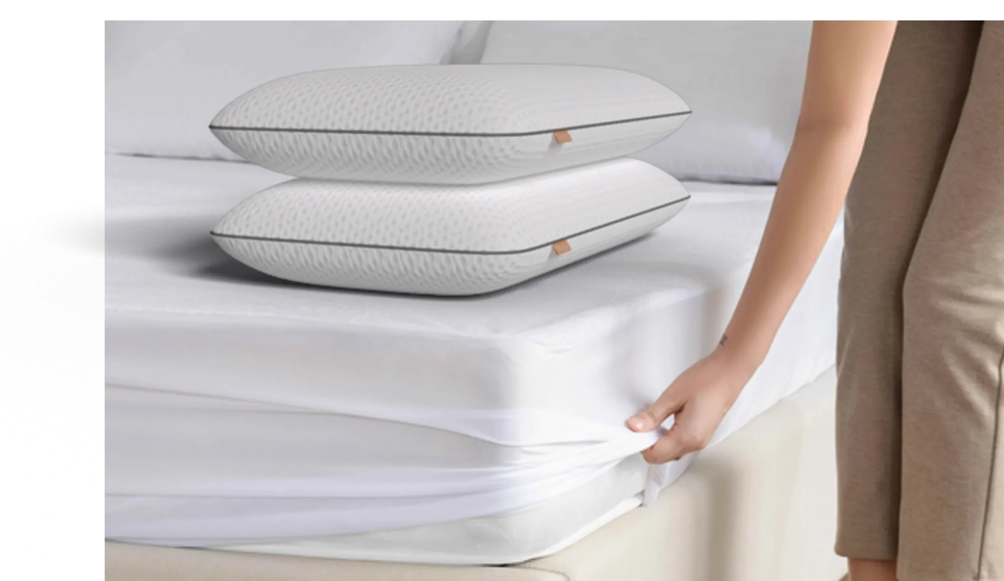 Bamboo Sleep Saver: Mattress Protector   2 Foam Pillows