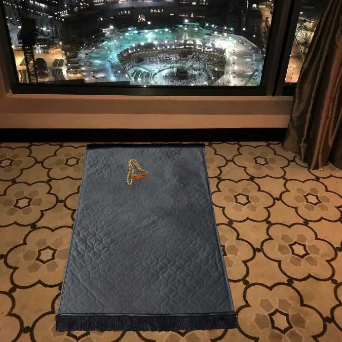 Luxury Velvet Embossed Prayer Mat/Jaye Namaz