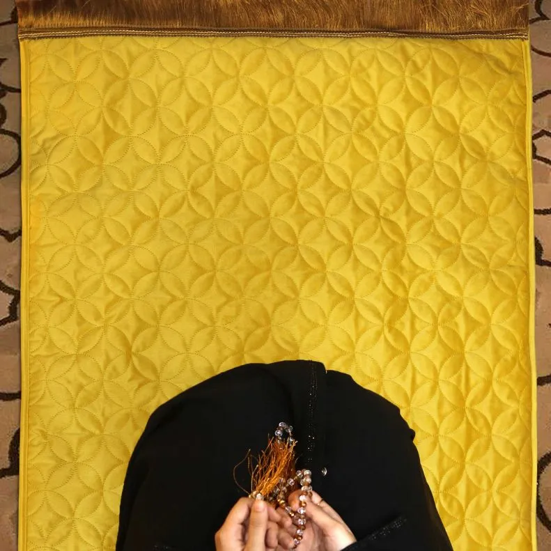 Luxury Velvet Embossed Prayer Mat/Jaye Namaz