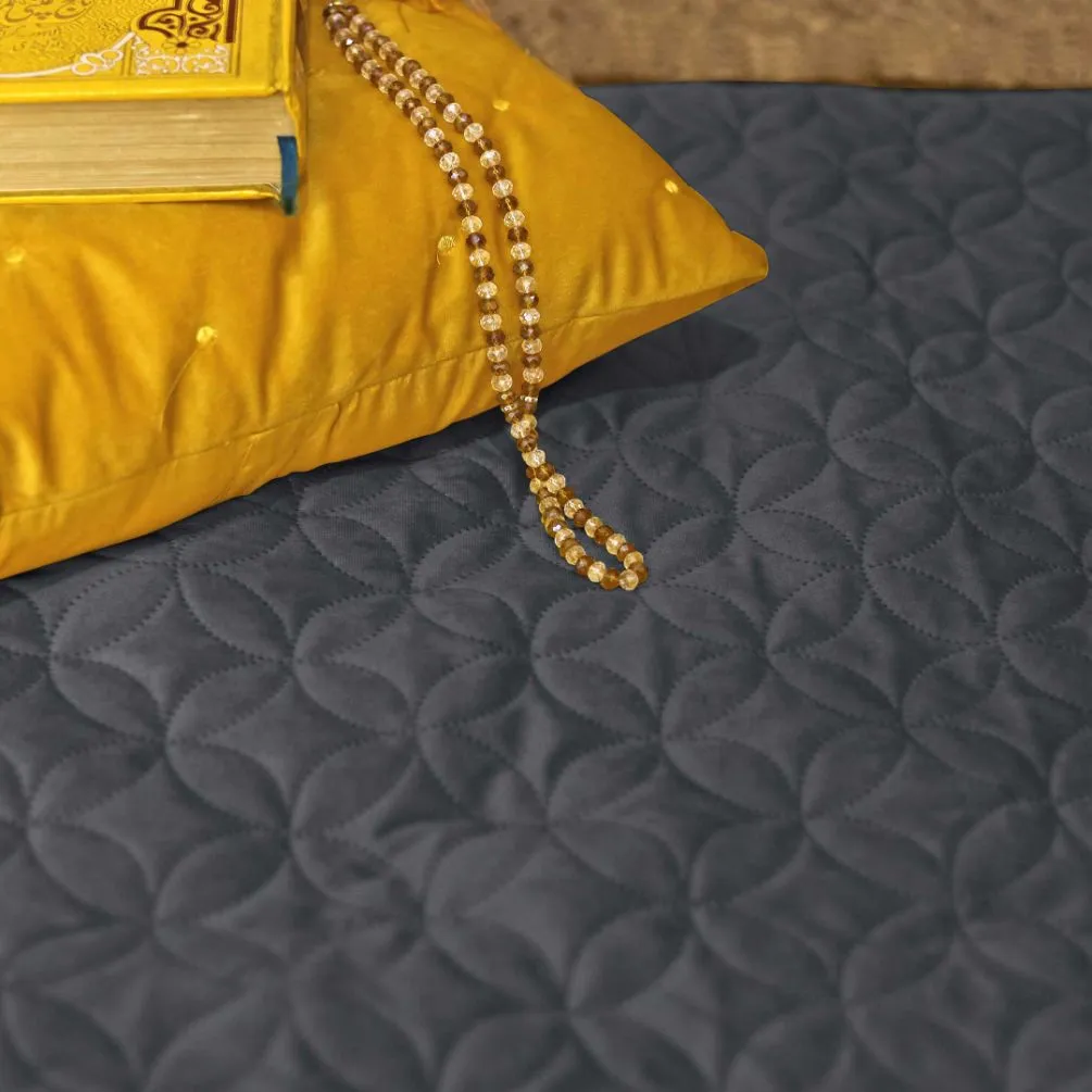 Luxury Velvet Embossed Prayer Mat/Jaye Namaz