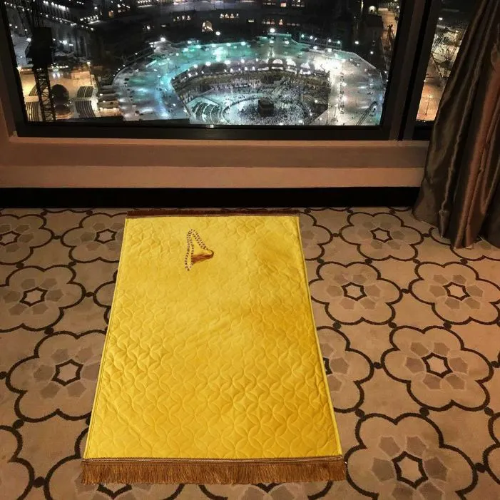 Luxury Velvet Embossed Prayer Mat/Jaye Namaz