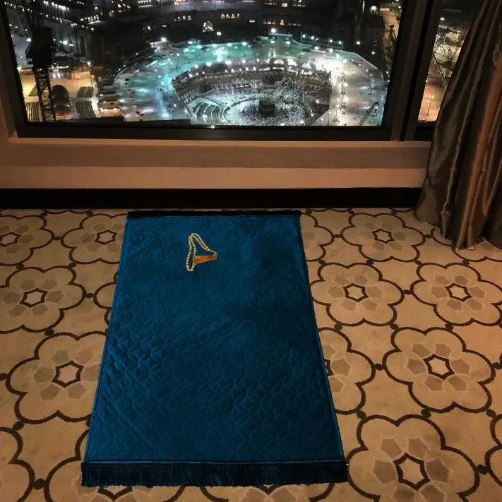 Luxury Velvet Embossed Prayer Mat/Jaye Namaz