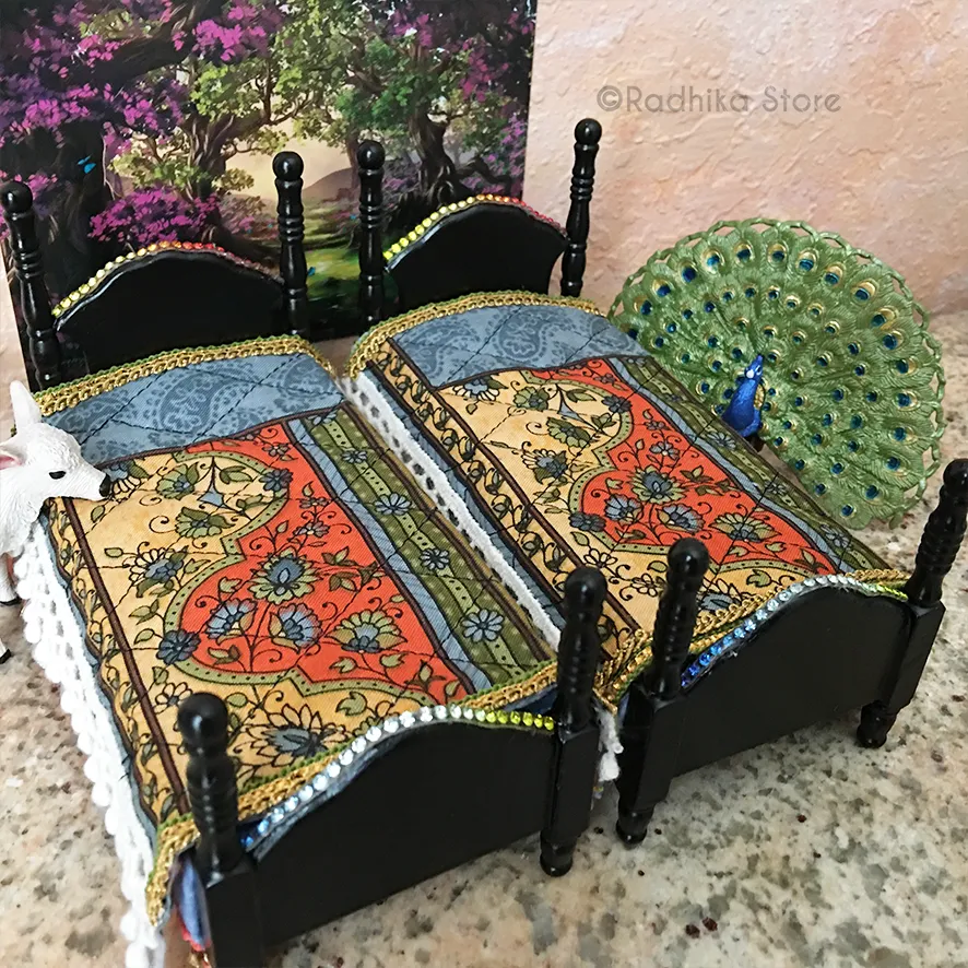 Ter Kadamba Vrindavan - Little Jeweled Poster Bed Set